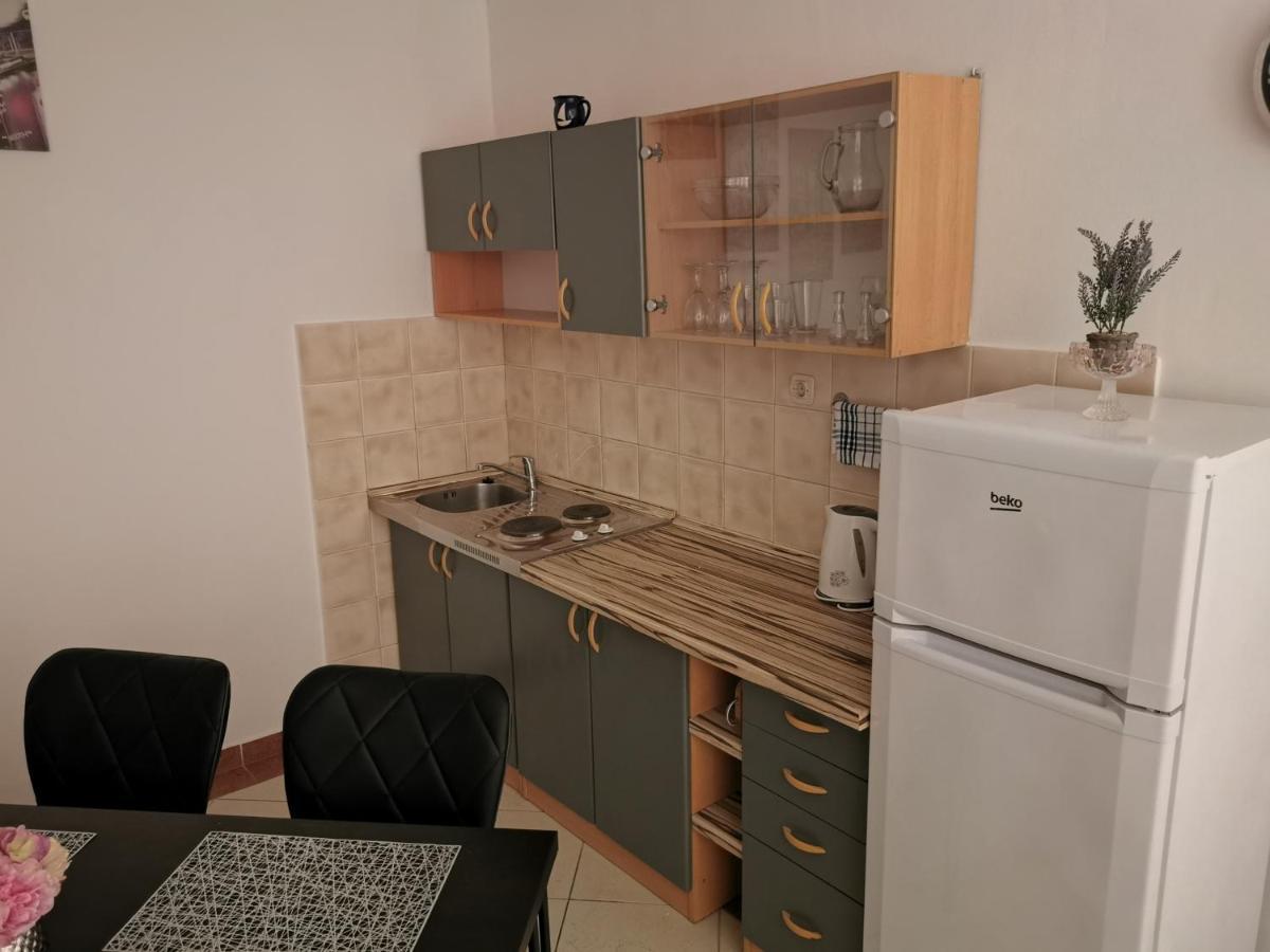 Apartmani Prova Tisno Exterior photo